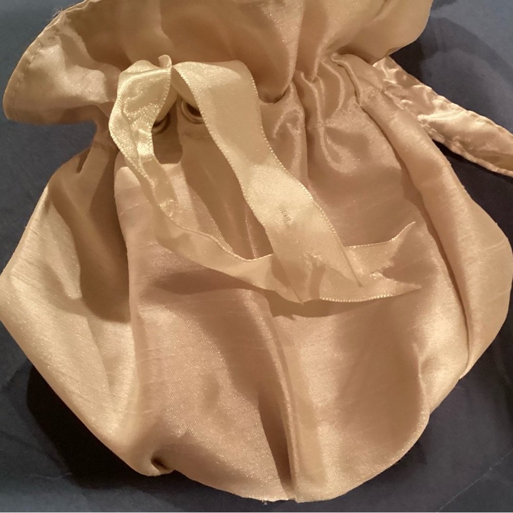 NOS WITH TAGS KENNETH COLE ivory satin drawstring bag-pouch
